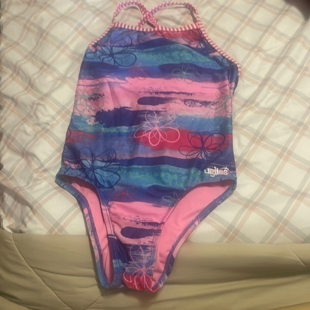 Uglies swimsuit fits 7 or 8 year old no tags